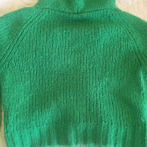 Small crop sweater in unique green color ! - Picture 6 of 8